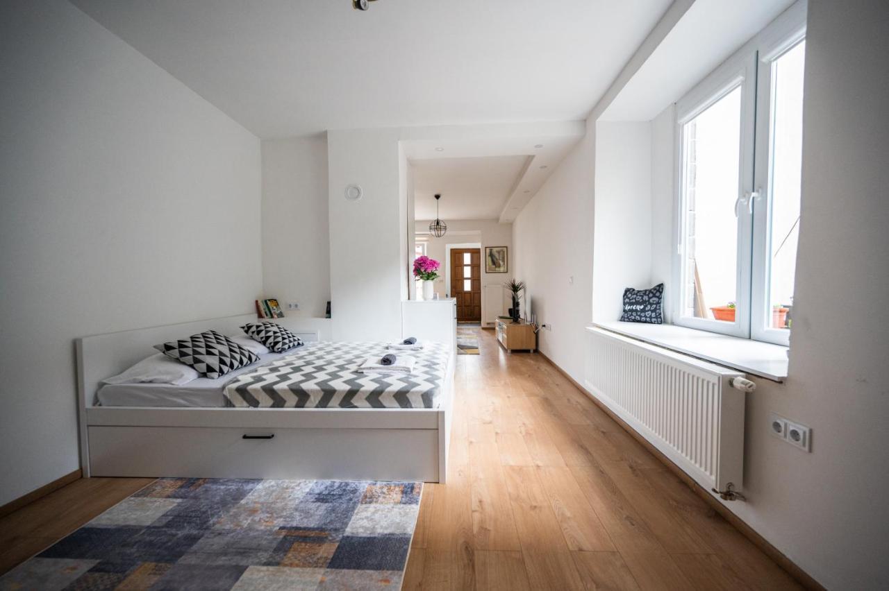 Modern Studio Apartment In The Old Town Szarajevó Kültér fotó