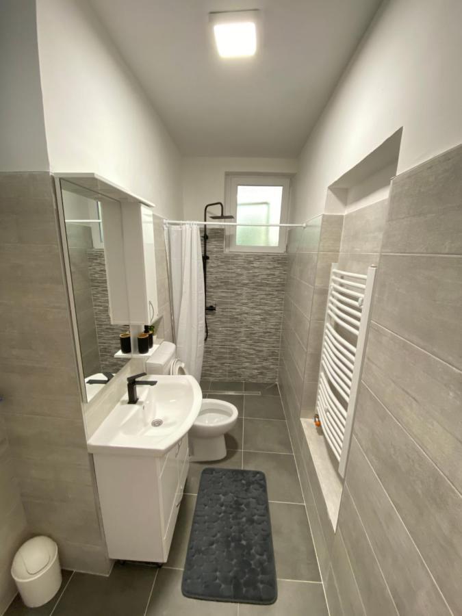 Modern Studio Apartment In The Old Town Szarajevó Kültér fotó