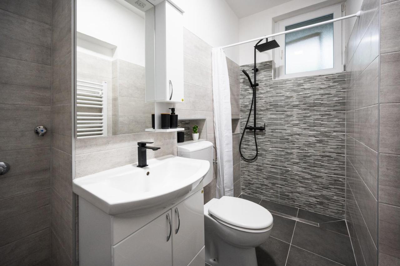 Modern Studio Apartment In The Old Town Szarajevó Kültér fotó