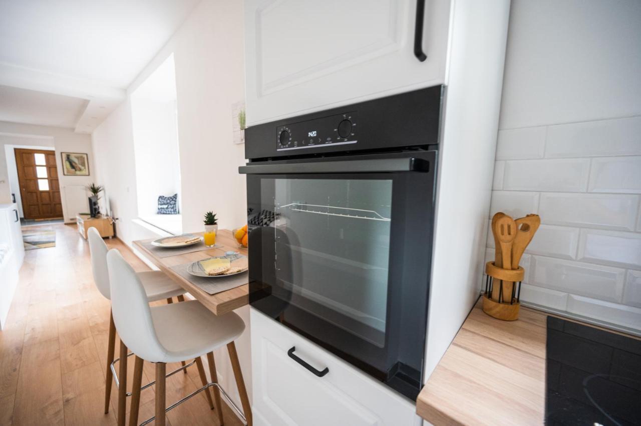 Modern Studio Apartment In The Old Town Szarajevó Kültér fotó