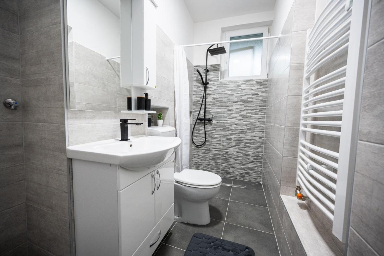 Modern Studio Apartment In The Old Town Szarajevó Kültér fotó