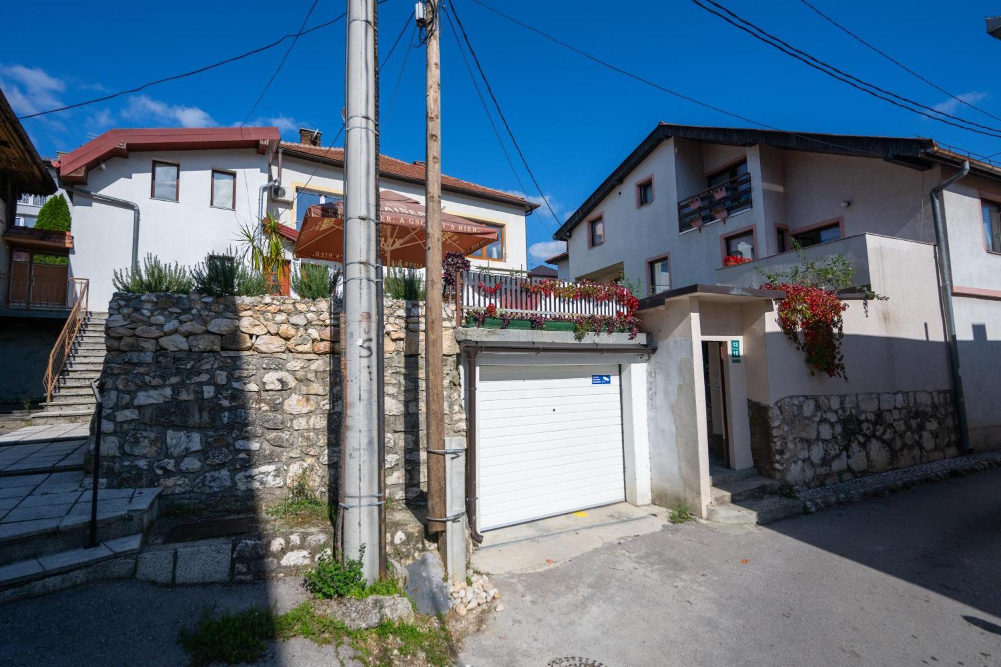 Modern Studio Apartment In The Old Town Szarajevó Kültér fotó